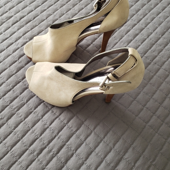 Shoes - Picture 3 of 6